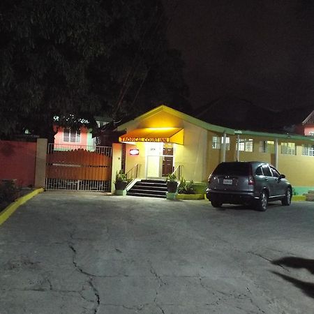 Tropical Court Inn New Kingston Extérieur photo