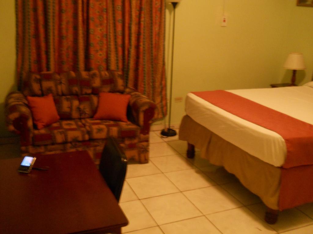 Tropical Court Inn New Kingston Chambre photo