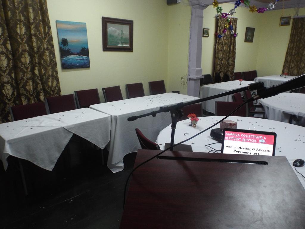 Tropical Court Inn New Kingston Extérieur photo